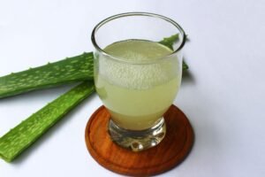 "aloe vera juice for hair growth — एलोवेरा जूस पीने के बालों पर फायदे"
