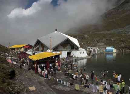 Uttarakhand Weather: पहाड़ से लेकर मैदान तक बारिश, कहीं राहत कहीं आफत, हेमकुंड साहिब के यात्रा रोकी,