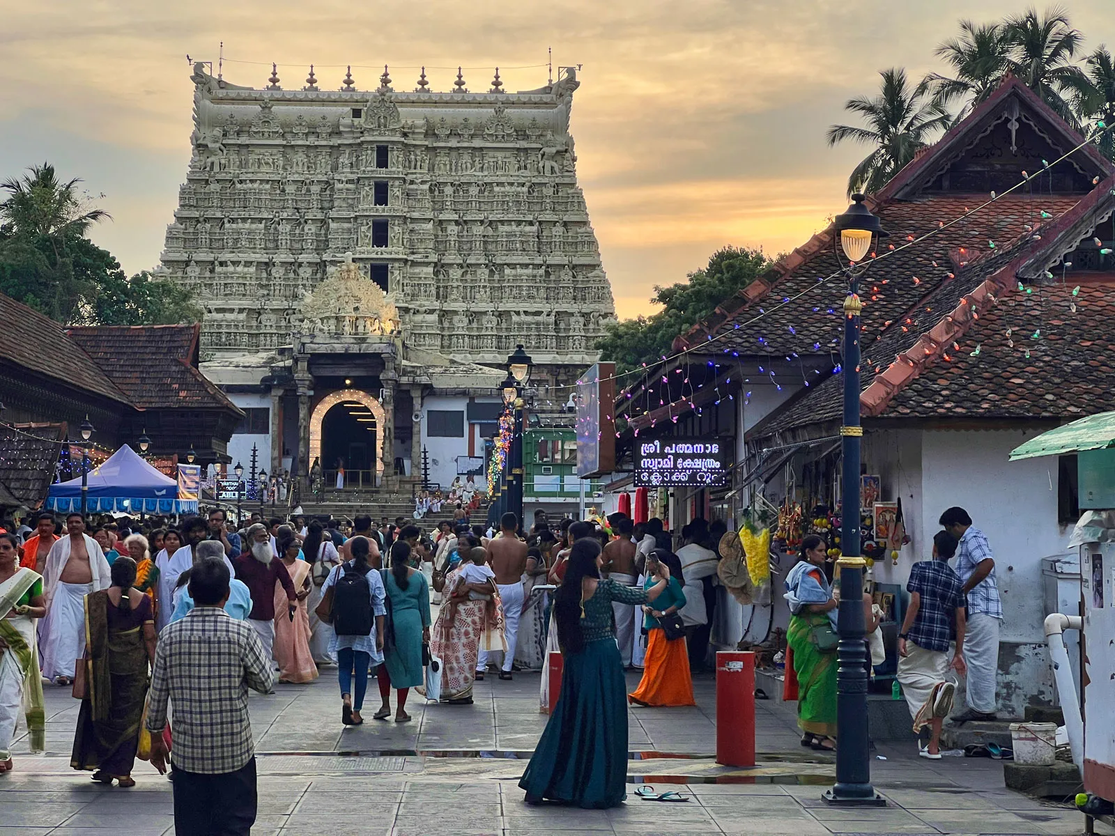 पद्मनाभस्वामी मंदिर के सातवें दरवाजे का रहस्य: क्या छिपा है अनगिनत खजाना?