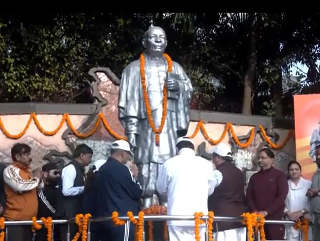 देहरादून में सरदार वल्लभभाई पटेल जयंती पर फूल अर्पित कर श्रद्धांजलि और एकता पदयात्रा का आयोजन