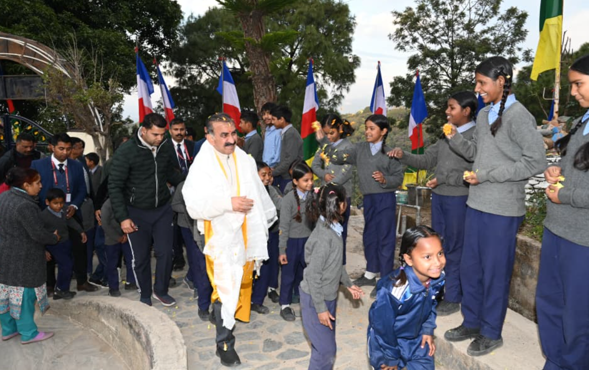 मुख्यमंत्री सुक्खू का Tong-Len Trust स्कूल दौरा